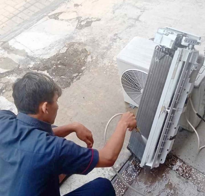 Dokumentasi pengerjaan AC Anugerah Jaya Service 3