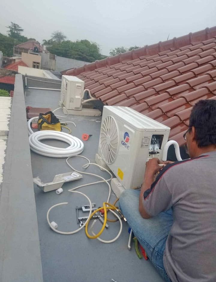 Dokumentasi pengerjaan AC Anugerah Jaya Service 5